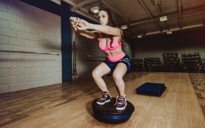 BOSU bal training: wat zijn de voordelen + hoe zet je het slim in
