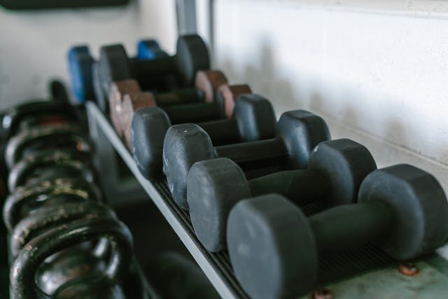 Kettlebell vs. dumbell