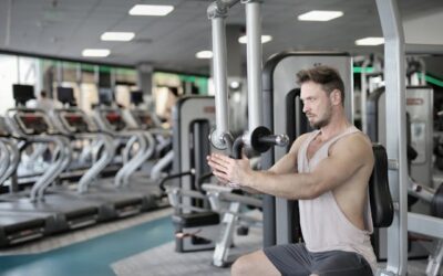 Trainen met machines of vrije gewichten: wat zegt de wetenschap?
